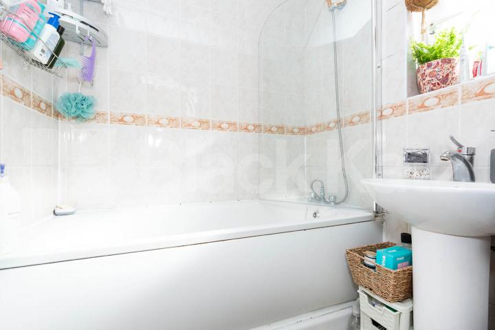 Arranged over two floors and within close proximity to Shoreditch Park Cavendish Street, Shoreditch Park